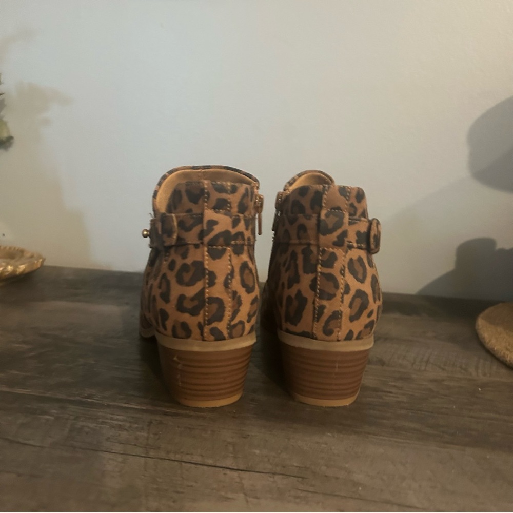 Old Navy Leopard Print, Western Style, Stacked Heel Bootie. Women's Size 8 - Picture 3 of 6